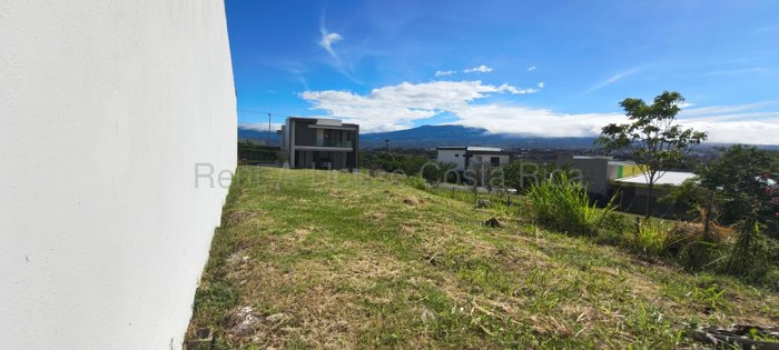 Venta de Lote en Escazú-San Rafael. RAH 27-212 en San Rafael, Escazú, San José — ₡ 85 600 000 - Foto 2 de 12