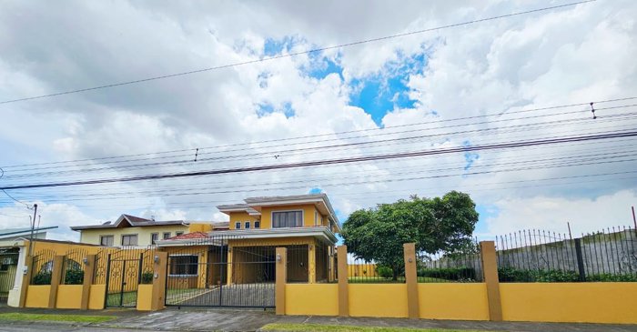 Vendo casa en residencial en Sabanilla. San Pedro en Sabanilla, Montes De Oca, San José — $575,000