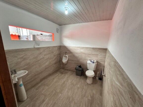 MLS-25-2044 KQ VENTA PLAZA COMERCIAL HEREDIA CENTRO CONTACTENOS AL # 88987222 in Heredia — $850,000