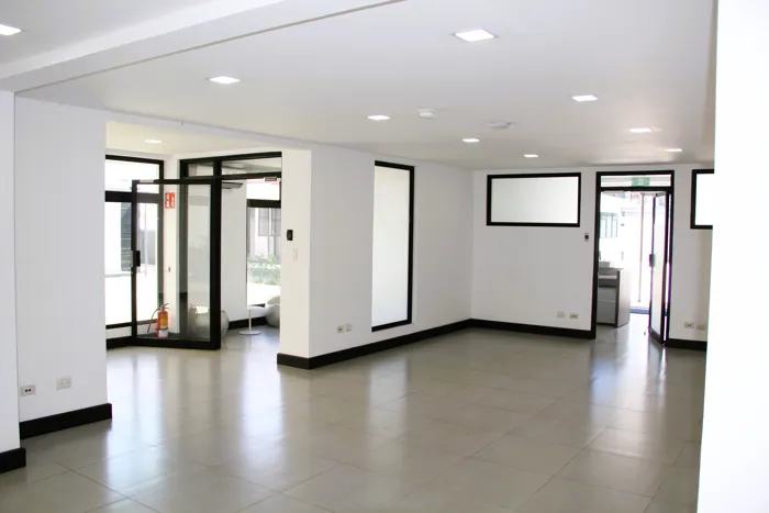 Edificio corporativo en venta en Rohrmoser, San José — 20 parqueos en Pavas, San José — $16,000 - Foto 3 de 18
