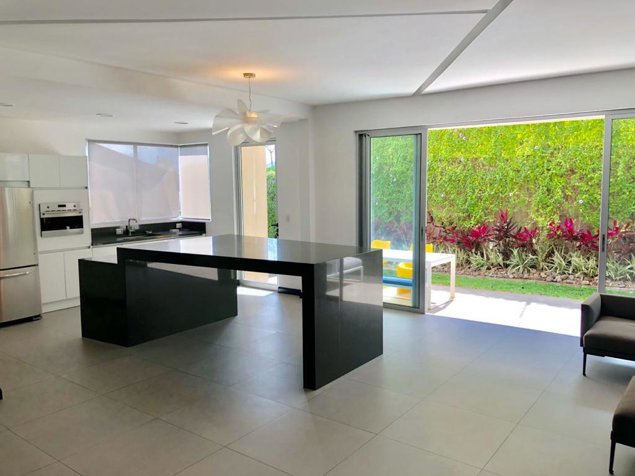 VENTA Apartamento en primer piso con terraza y jardín en Santa Ana in Piedades, Santa Ana, San José — $325,000