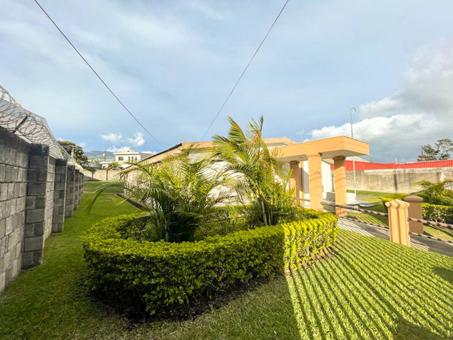 VENTA DE PROPIEDAD EN EL CARMEN DE CARTAGO. in Carmen, Cartago — $425,000 - Photo 2 of 11
