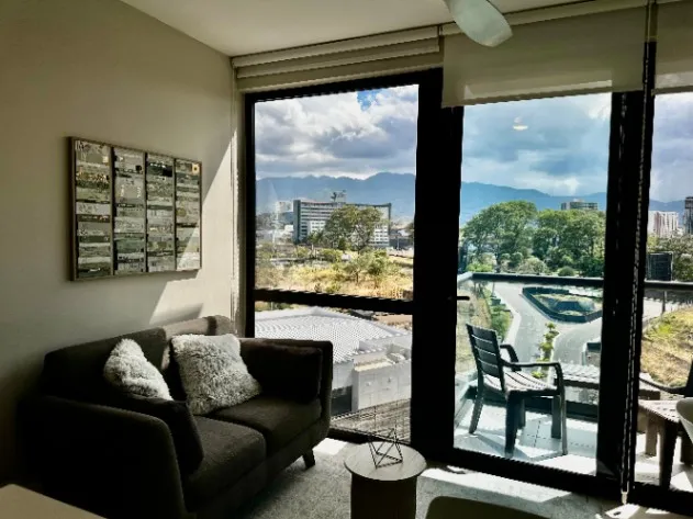 Nucleo Sabana Apt  1 cuarto amoblado  Vista espectacular. Parqueo  con cargador para auto electrico en Merced, San José — $1,200