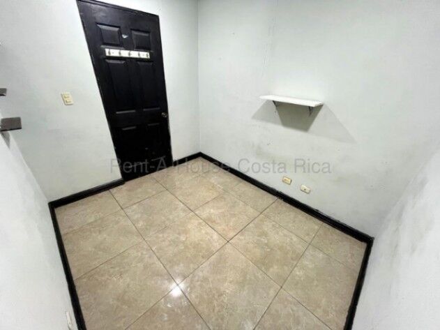 Venta de Casa en Agua caliente-San Fco, Cartago. RAH 26-2049 en Aguacaliente, Cartago — ₡ 51 000 000