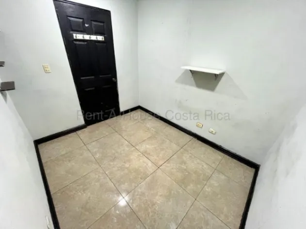 Venta de Casa en Agua caliente-San Fco, Cartago. RAH 26-2049 en Aguacaliente, Cartago — ₡ 51 000 000 - Foto 2 de 14