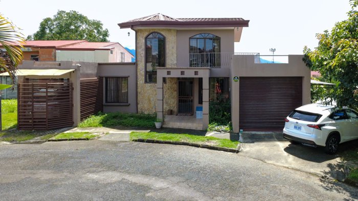 Casa de 4 cuartos, 4 banos Residencial Montegeneral en Daniel Flores, Pérez Zeledón, San José — $199,999