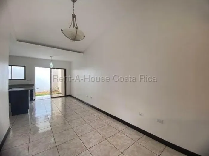 Se alquila casa en San Francisco Heredia 26-2187 en San Francisco, Heredia — $1,250