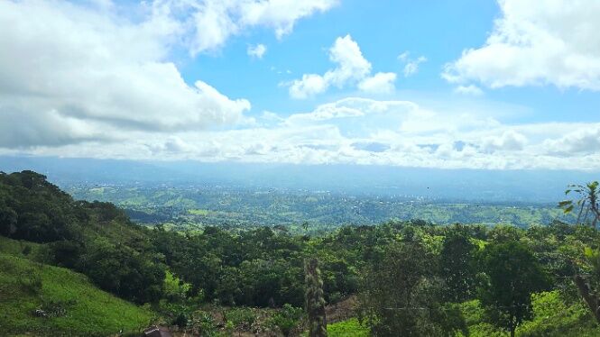 SE VENDE FINCA CON AGUA PROPIA Y VISTAS ESPECTACULARES DE INVERSION en San Isidro De El General, Pérez Zeledón, San José — $478,000