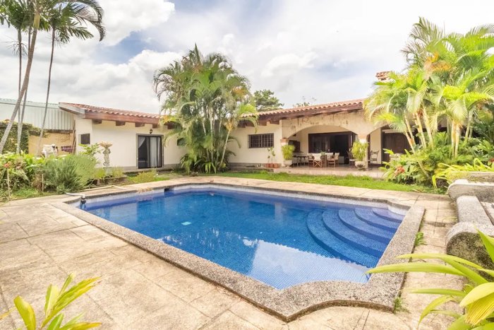 Venta de Casa en Los Laureles San Rafael Escazú - COD SM1396 in San Rafael, Escazú, San José — $595,000