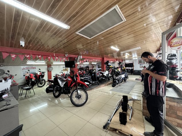 Local comercial en Santa Ana sobre calle altamente transitada in Santa Ana, San José — $6,000