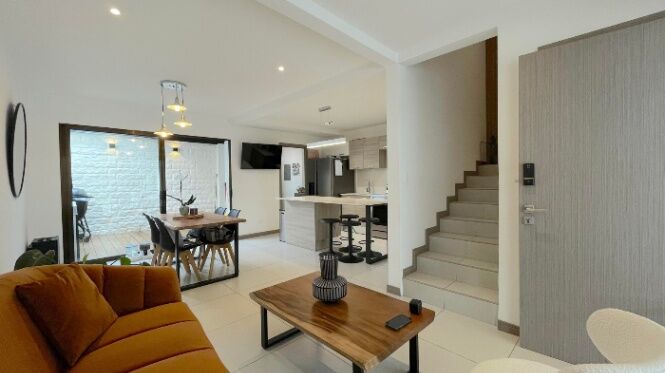 Venta de Casa en Condominio - Escazú - Espectacular Vista hacia el Valle Central. RAH 26-807 in San Antonio, Escazú, San José — $212,000