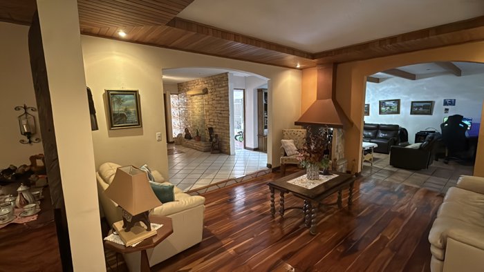 Casa de una planta con patio de 300 m² en San Rafael de Escazú en San Rafael, Escazú, San José — $610,000 - Foto 2 de 25