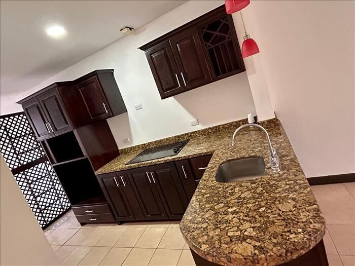 VENTA DE CASA, HEREDIA, SAN FRANCISCO, CONDOMINIO en San Francisco, Heredia — $128,000