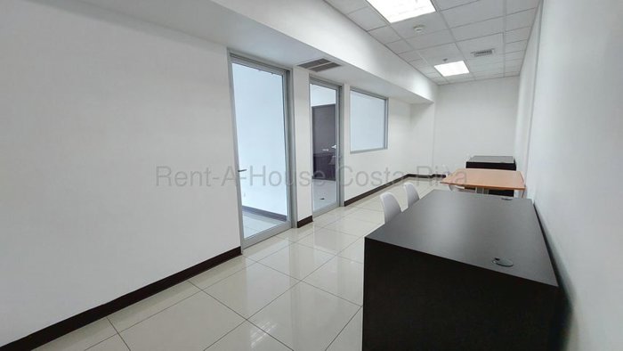 Venta de Exclusiva Propiedad Comercial en Plaza Murano-Santa Ana. RAH 26-1961 en Santa Ana, San José — $345,000 - Foto 2 de 18