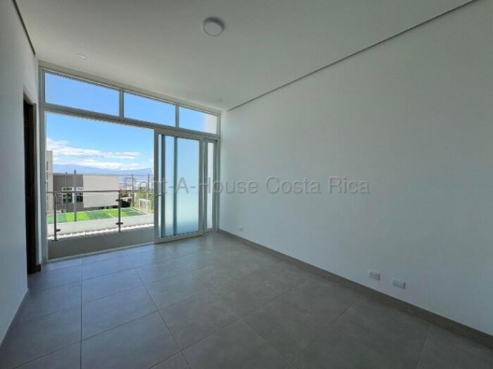 Alquiler de casa moderna tipo dúplex con amenidades premium #26-1891 GS in San Antonio, Escazú, San José — $2,200