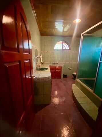 SE VENDE BELLA FINCA Y 2 CASAS EN PÉREZ ZELEDÓN.  en Pejibaye, Pérez Zeledón, San José — ₡ 140 000 000
