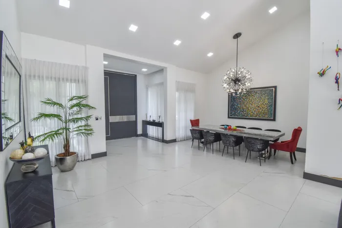 Casa de un Nivel con 4 Habitaciones en Valle del Sol en Pozos, Santa Ana, San José — $1,400,000 - Foto 3 de 47