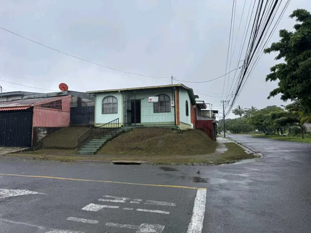 CORNER HOUSE IN TIBÁS WITH DEVELOPMENT OPPORTUNITY. in Colima, Tibás, San José — ₡ 58 000 000 - Photo 3 of 13