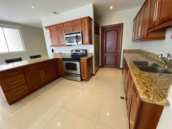 Alquiler de Magnifico Apartamento en Escazú / Mls. 25-1727 OFC JB en San Rafael, Escazú, San José — $2,300 - Foto 4 de 7