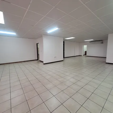 Alquiler de oficinas, consultorios, centro estudio Pitahaya San José en Catedral, San José — $1,520 - Foto 3 de 13