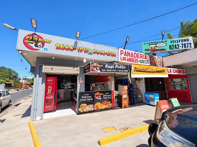 EN VENTA PROPIEDAD COMERCIAL EN LIBERIA, GUANACASTE | 6 LOCALES COMERCIALES Y 2 APARTAMENTOS en Liberia, Guanacaste — ₡ 170 000 000 - Foto 2 de 18