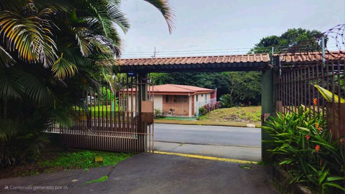 Terreno con Casa en Punto Comercial en Palmares in Palmares, Alajuela — ₡ 150 000 000 - Photo 3 of 49