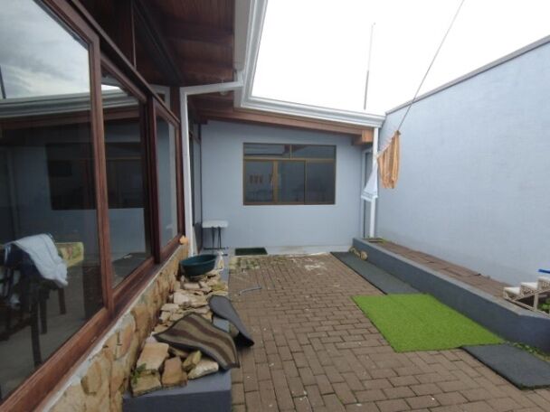 Casa con 6 habitaciones ubicada en Santo Domingo de Heredia en Santo Domingo, Heredia — $290,000