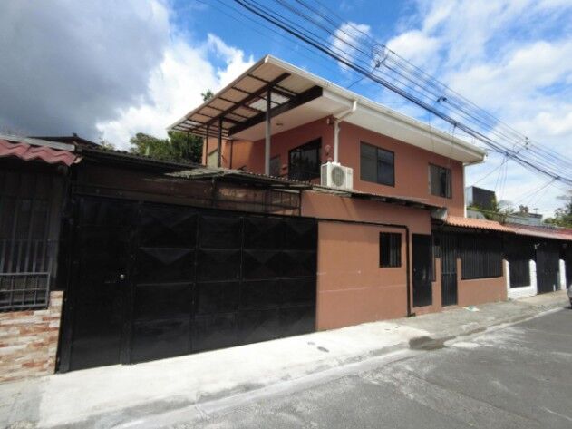 Se vende casa en Santo Domingo Heredia 23-2209 en Santo Tomás, Santo Domingo, Heredia — ₡ 130 000 000