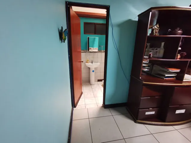 EN ALAJUELA CENTRO DE OFICINAS Y LOCAL COMERCIAL en Alajuela — $300,000 - Foto 3 de 18