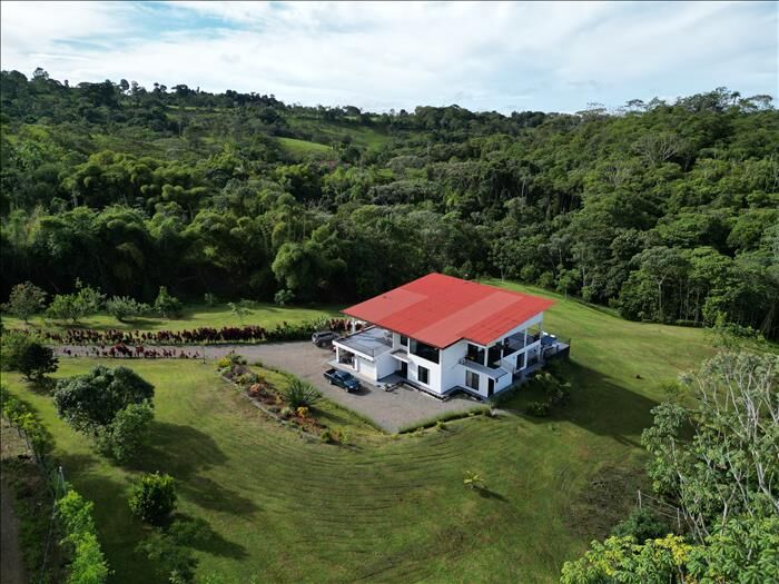 LUXURY HOUSE FOR SALE IN SAN ISIDRO DEL GENERAL en Cajón, Pérez Zeledón, San José — $1,199,000