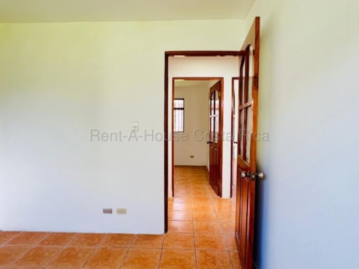 Casa con apartamento independiente y uso mixto oportunidad #26-1707 GS en San Isidro, Vázquez de Coronado, San José — $265,392