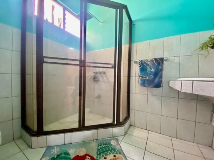 Venta de Casa en Tíbas, San José. RAH 25-1439 in Cinco Esquinas, Tibás, San José — ₡ 90 000 000