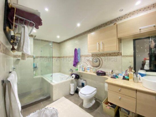 Venta de Apartamento en Río Oro-Santa Ana. RAH 26-1952 in Santa Ana, San José — $345,000