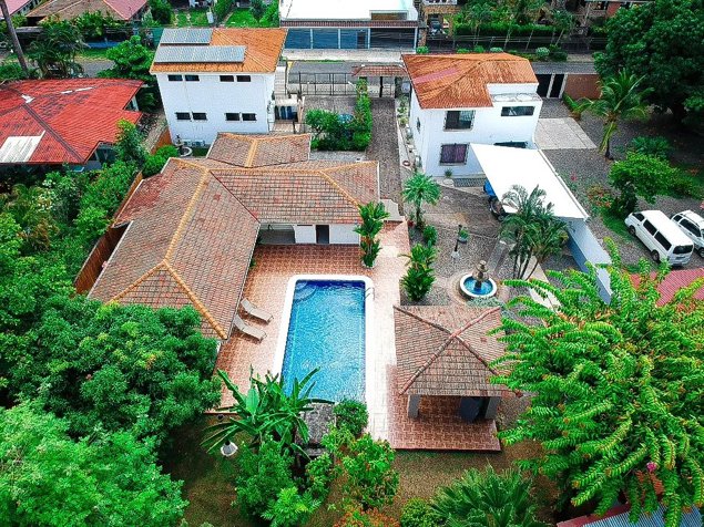 Gran propiedad de inversión de alquiler con excelente ubicación in Jacó, Garabito, Puntarenas — $1,500,000