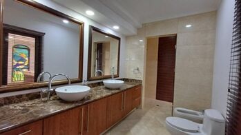 Se vende espaciosa casa de lujo en condominio de Curridabat 25-1773 in Granadilla, Curridabat, San José — $1,800,000 - Photo 4 of 22