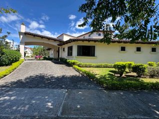 EXCLUSIVIDAD Y ELEGANCIA EN BOSQUES DE LINDORA. in Santa Ana, San José — $900,000 - Photo 2 of 31