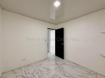 Venta casa remodelada de 1 nivel con 4 hab y cochera #26-2263 GS in San Felipe, Alajuelita, San José — $167,786 - Photo 4 of 12