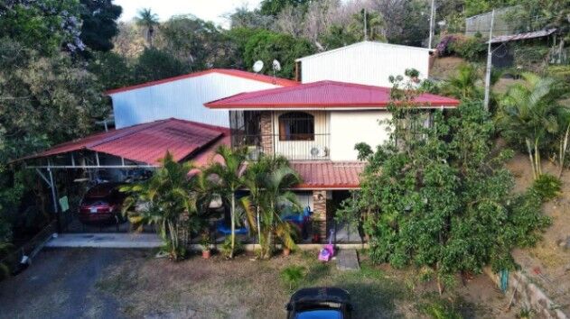 Venta de casa en lote de 876 m2 en la Garita Alajuela en Garita, Alajuela — $208,000