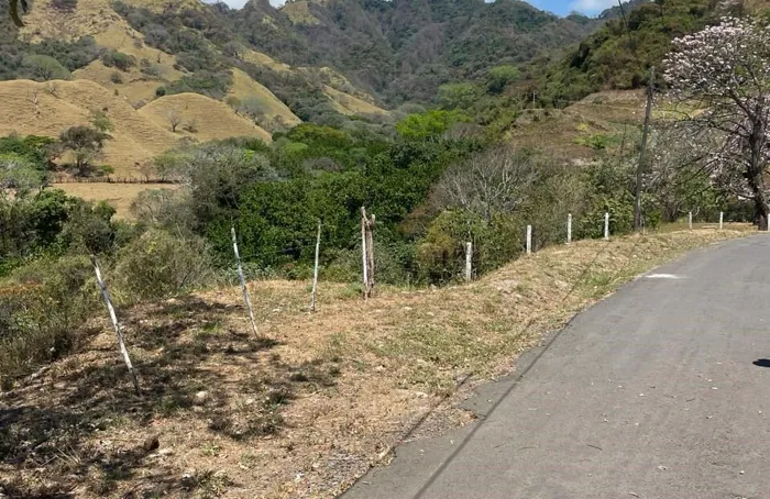 Lot with Pacific views 5 minutes from runway 27 in Atenas, Alajuela — $80,000 - Photo 2 of 9