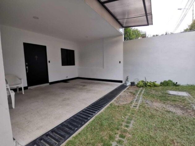 Se vende casa en San Vicente Moravia 25-992 en San Vicente, Moravia, San José — $185,000