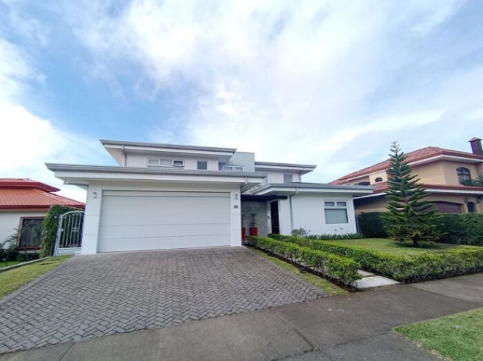 MLS-25-1931 LS VENTA CASA SAN ISIDRO HEREDIA en San Isidro, Heredia — $719,000