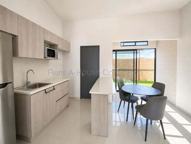 Alquiler de Casa en Pozos de Santa Ana. RAH 27-414 en Pozos, Santa Ana, San José — $1,500 - Foto 2 de 18