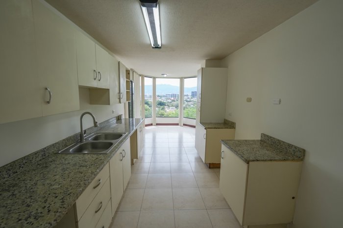 Apartamento de 3 Habitaciones en Bello Horizonte de Escazú en San Rafael, Escazú, San José — $295,000 - Foto 3 de 17