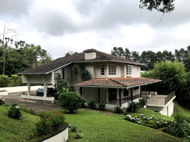 Exclusiva casa, San Rafael, Montes de Oca /Alquiler c/opción de compra en San Rafael, Montes De Oca, San José — $925,000
