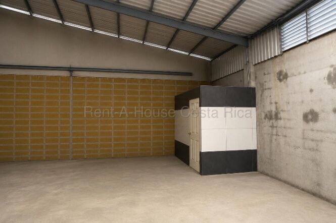 Venta de Amplia Bodega Comercial en Tres Ríos #27-161 GS en Concepción, La Unión, Cartago — $400,000