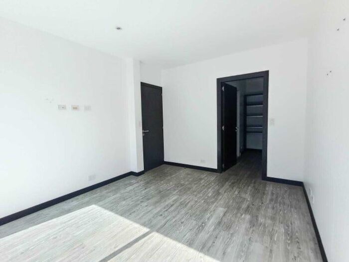 Se alquila espacioso apartamento en Pinares de Curridabat 26-664 in Granadilla, Curridabat, San José — $1,200