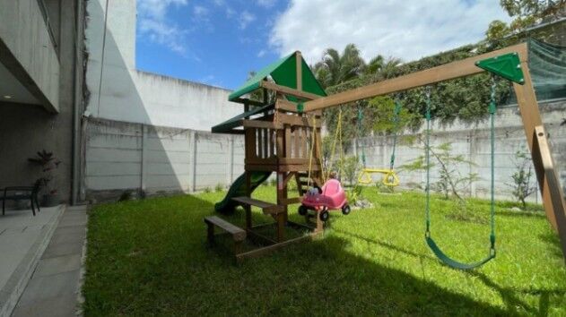 Se vende moderna casa con patio en San Rafael Escazú 26-97 in San Rafael, Escazú, San José — $389,000