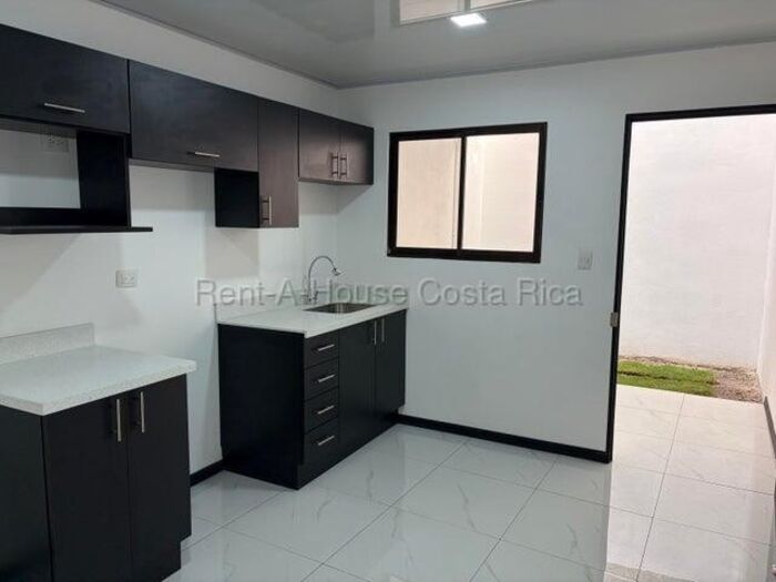 CASA EN VENTA EN TIBÀS SAN JUAN en San Juan, Tibás, San José — ₡ 79 900 000