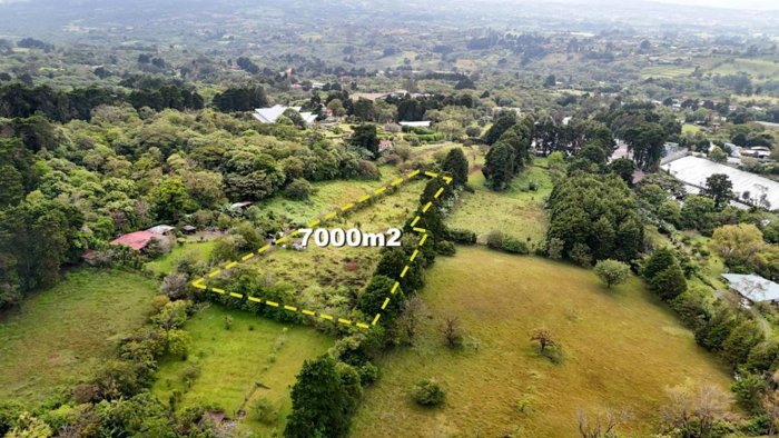 Lote con Potencial de Desarrollo en San Isidro de Heredia en San Isidro, Heredia — ₡ 162 000 000