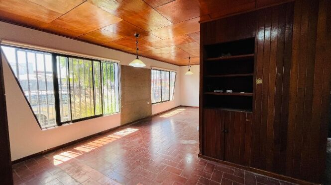 Venta casa versátil para vivienda, oficina o inversión #26-1465 GS en San Francisco de Dos Ríos, San José — $182,214